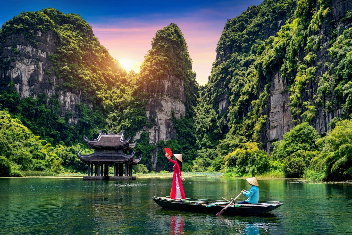VIETNAM TOUR PACKAGE 4 DAYS: HANOI, NINH BINH & HALONG BAY OVERNIGHT CRUISE